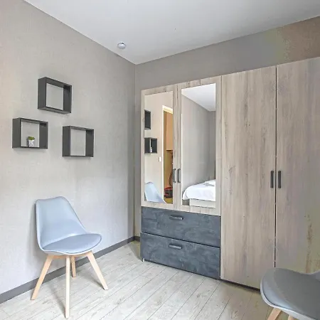 Modern In Near Tapestry Museum Appartement