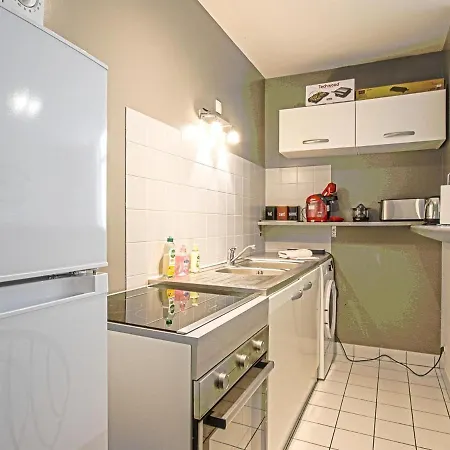 Apartment Modern In Near Tapestry Museum